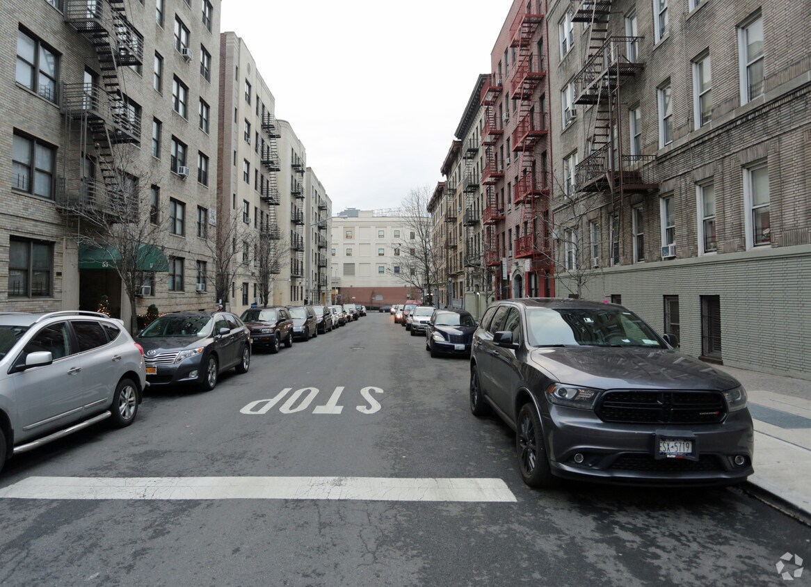 Foto del edificio - 72 E 190th St