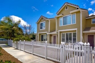 Building Photo - 1323 Statice Ct