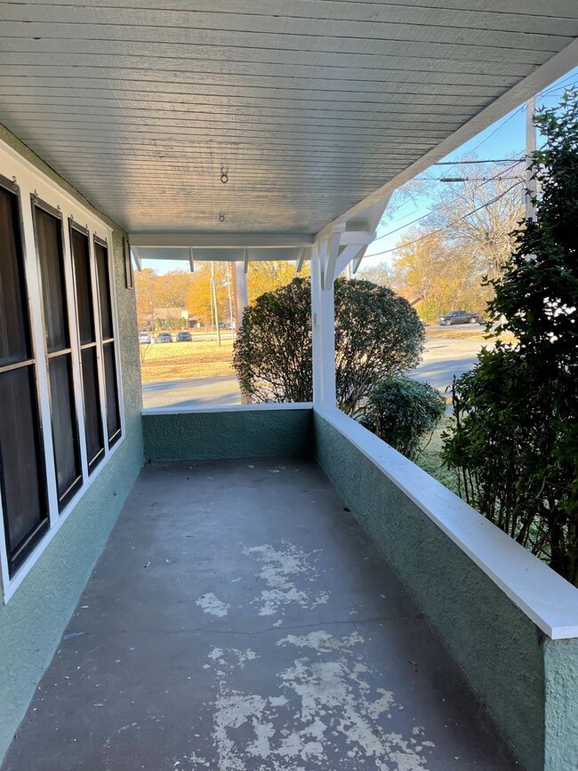 Building Photo - Charming 2br/1ba