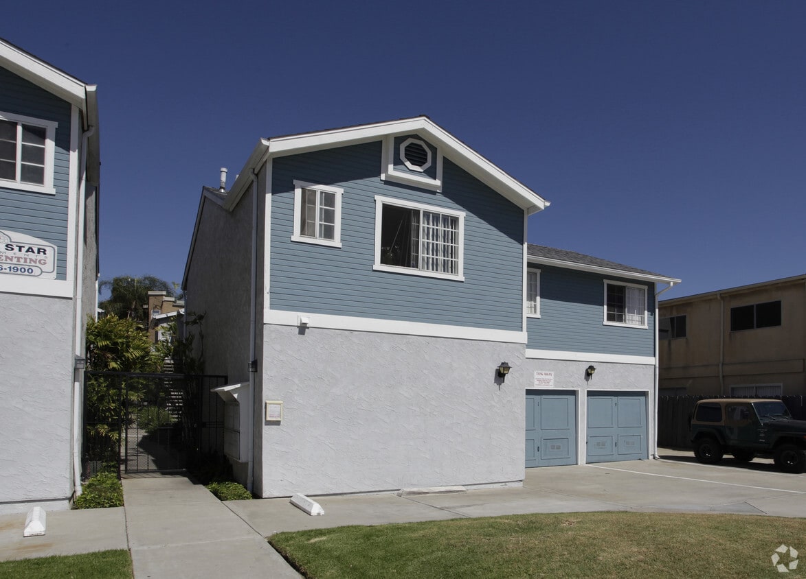 Building Photo - 4135 Arizona St