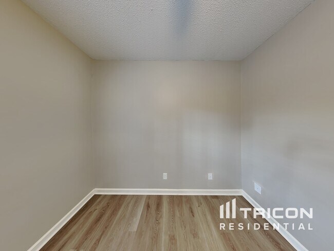 Foto del edificio - 227 Piedmont Dr