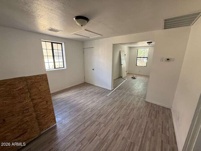 Foto del edificio - 942 E 8th St