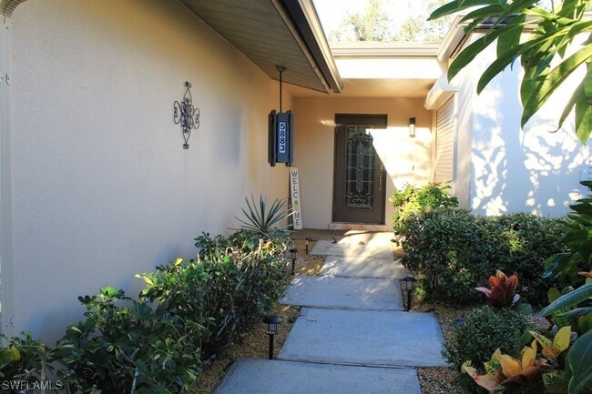 Building Photo - 5883 Sand Oak Dr