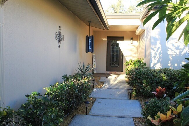 Foto del edificio - 5883 Sand Oak Dr