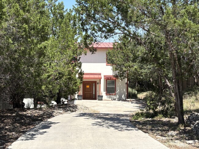 Building Photo - 841 Scenic Cir