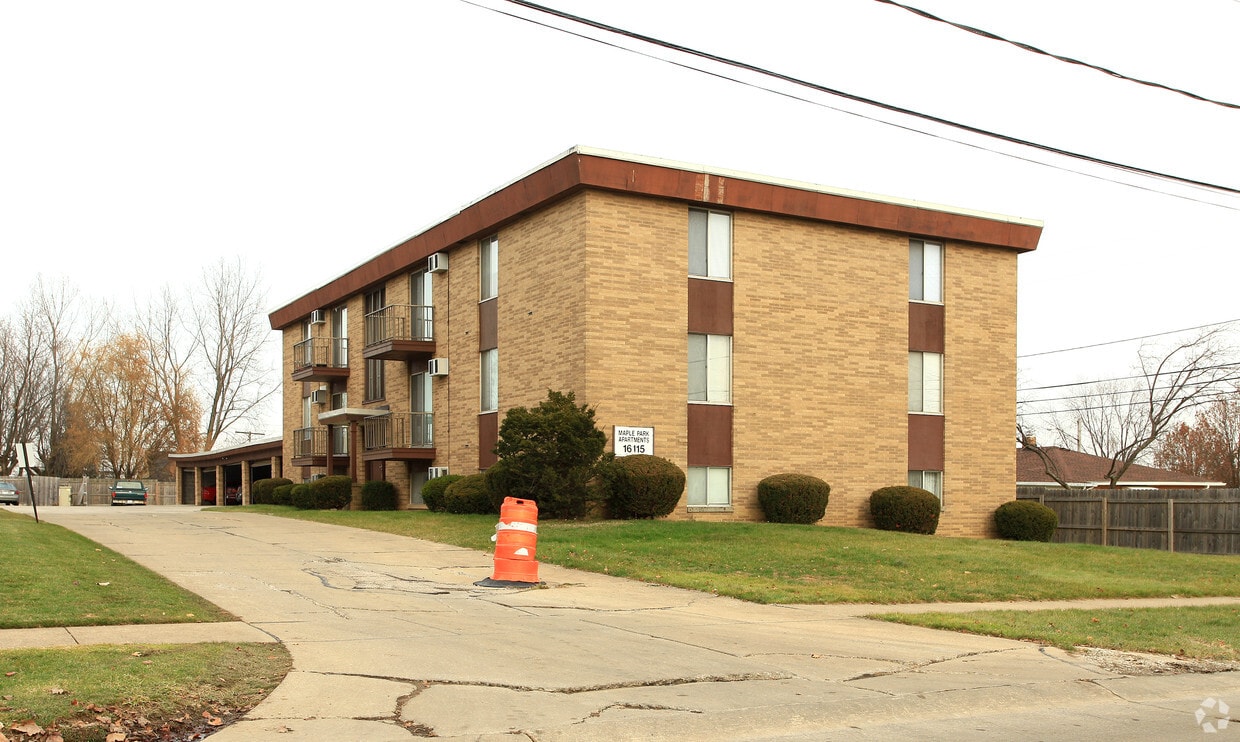16115 Maple Park Dr, Maple Heights, OH 44137 Apartments in Maple