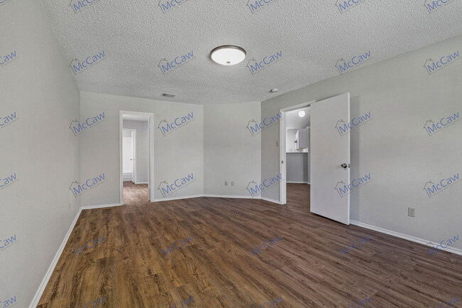 Foto del edificio - 809 Baxter Dr