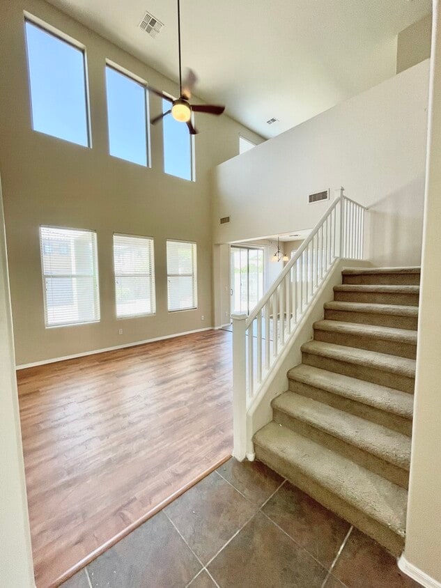 Foto principal - Fabulous 4-Bedroom Home For Rent in Goodyear!!