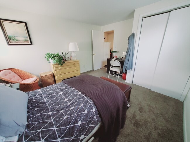 Foto del edificio - 47 Whitmore Ln