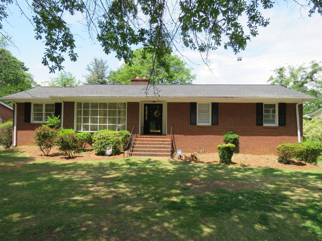 Primary Photo - 206 Greenacre Rd