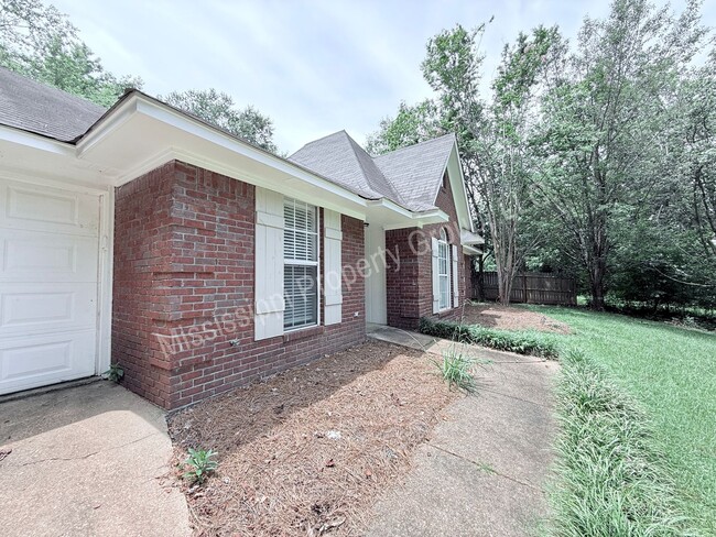 Building Photo - 2112 Harris Dr