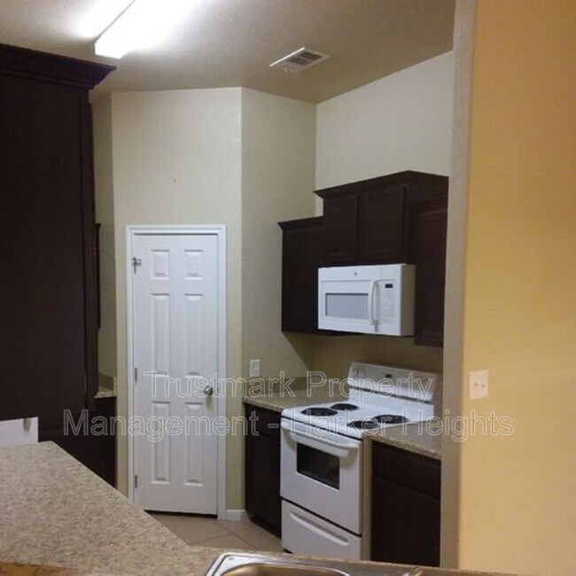 Foto del edificio - 4207 Cambridge Dr