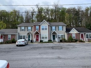 Building Photo - 555 Edward St