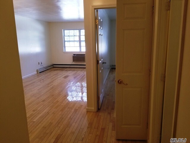 Foto del edificio - 82-84-84 Country Pointe Cir