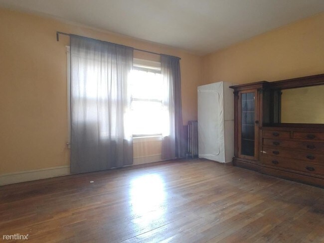 Building Photo - 4738 N Beacon St