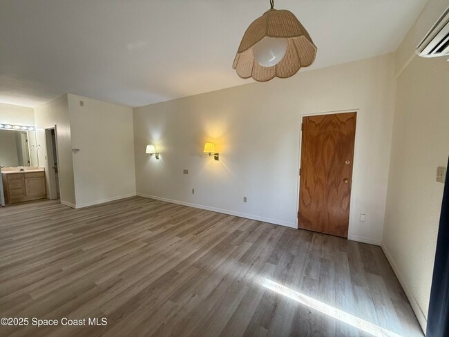 Foto del edificio - 2180 Country Club Dr