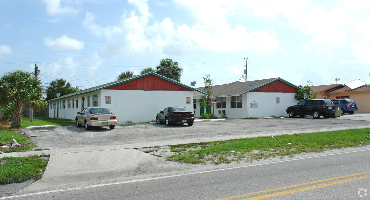Building Photo - 821 Silver Beach Rd