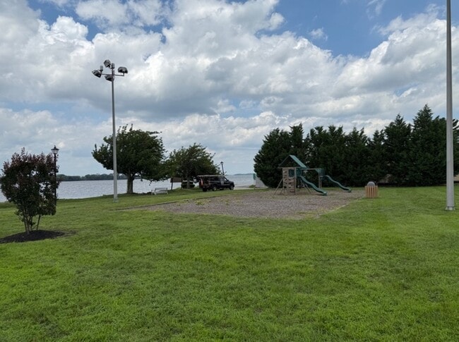 Building Photo - 2041 Harbour Dr