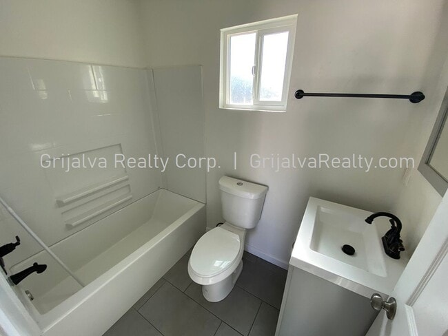 Foto del edificio - 2930 N Winstel Blvd