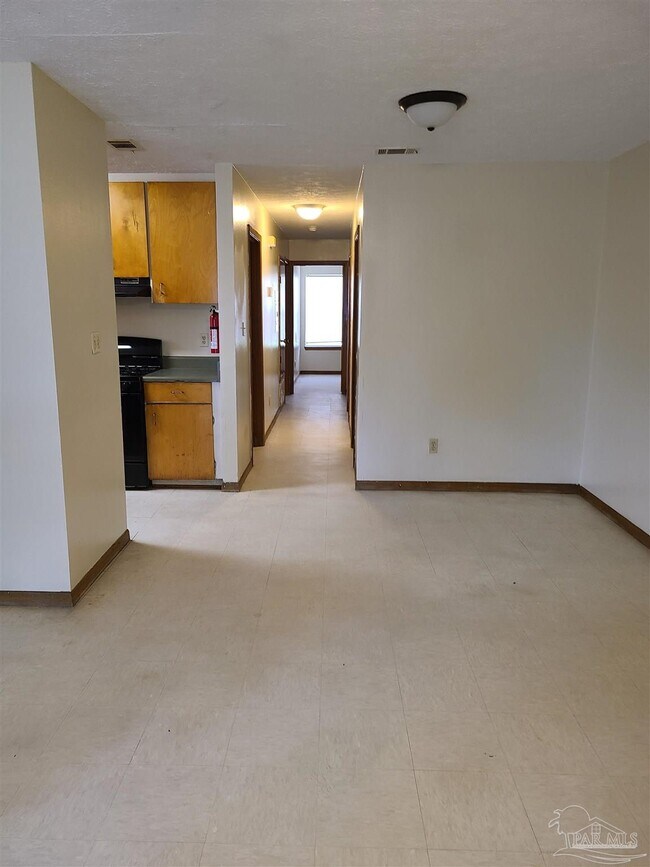 Building Photo - 910 E Baars St