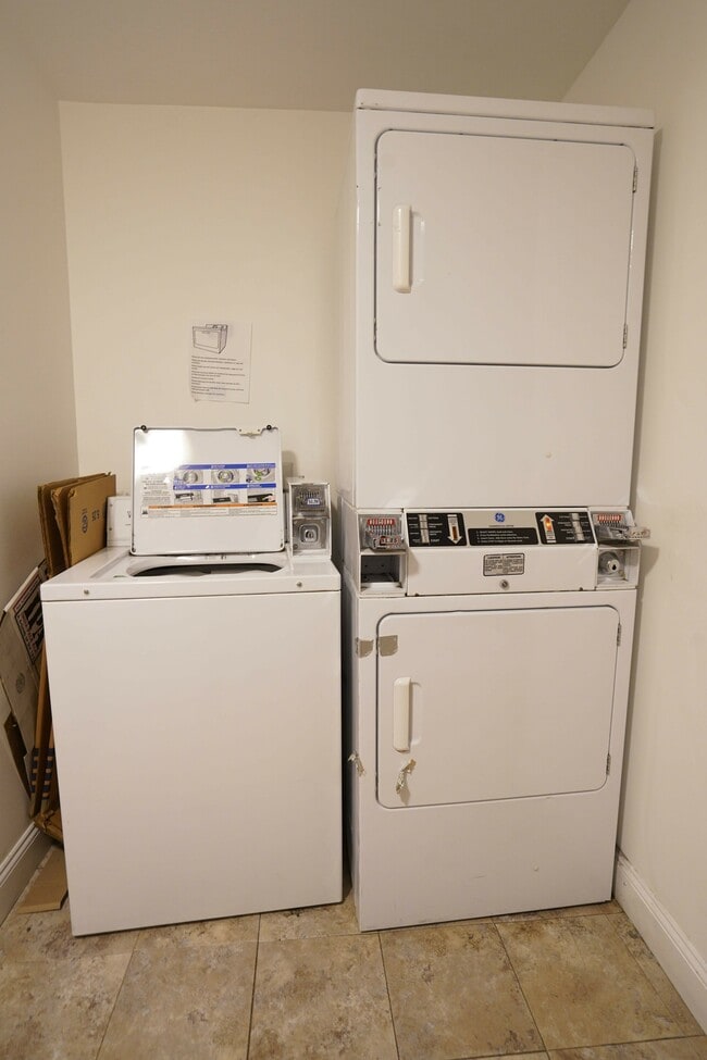 Building Photo - 224 Hanover St