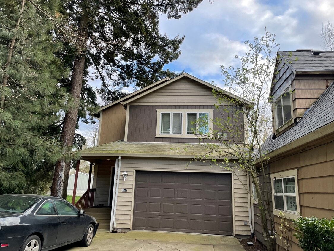 Front - 4542 NE 119th Ave
