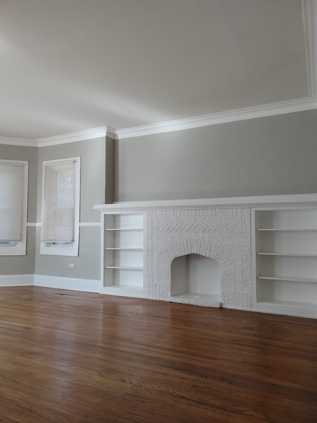 Building Photo - 7729 S Essex Ave