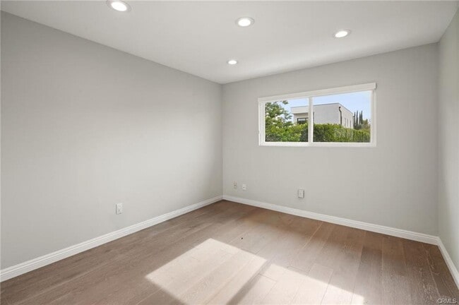 Building Photo - 6215 Hesperia Ave