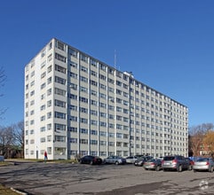 Building Photo - 255 Simcoe St N