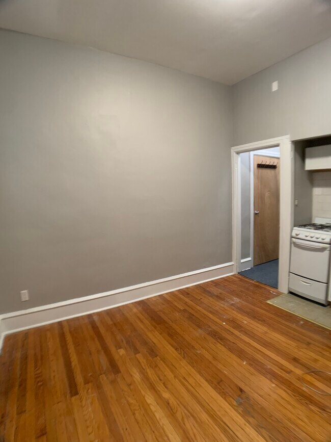 Bedroom - 403 S 40th St