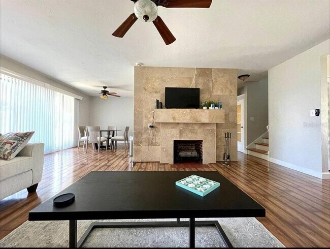 Building Photo - 582 Revilo Blvd