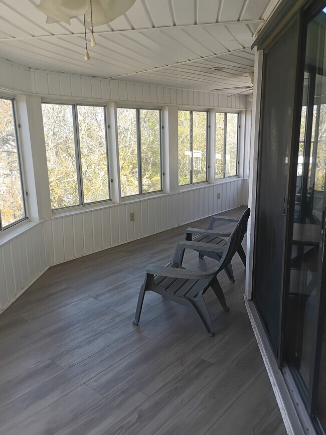 Foto del edificio - 111 S Oak Ct