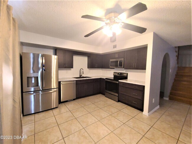 Foto del edificio - 2044 Oak Meadow Cir