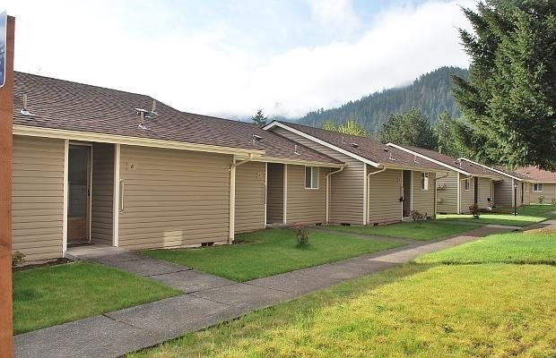 Building Photo - Mountain View Manor