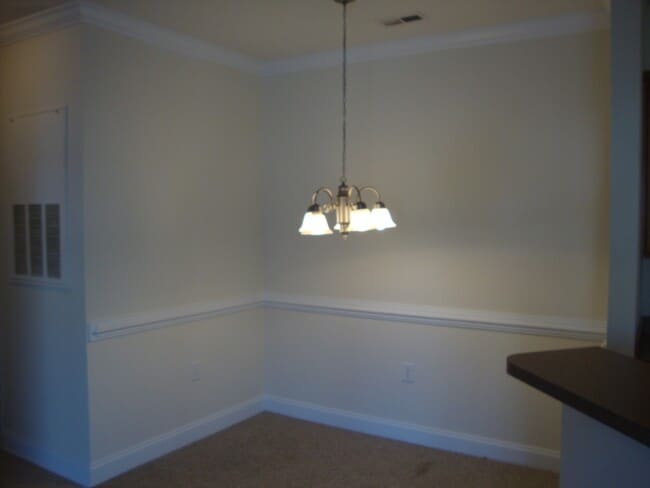 Building Photo - 2065 Silvercrest Dr