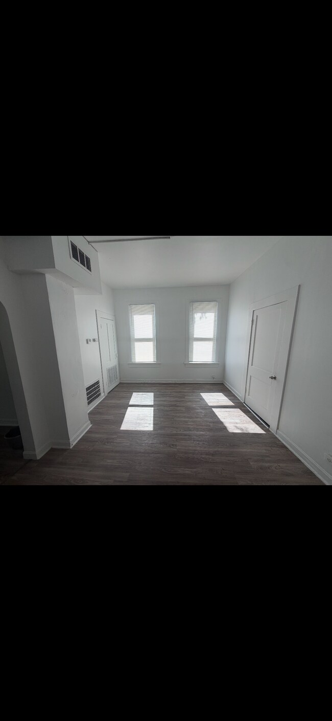 Foto del edificio - 152 E 107th St