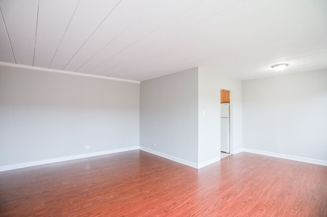 Building Photo - 5655 N Christiana Ave