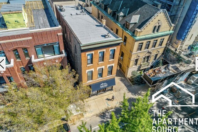 Building Photo - 2315 N Southport Ave