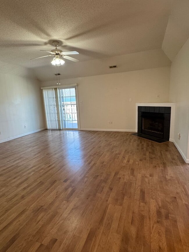 Foto del edificio - Not to be Missed on Heritage Square!