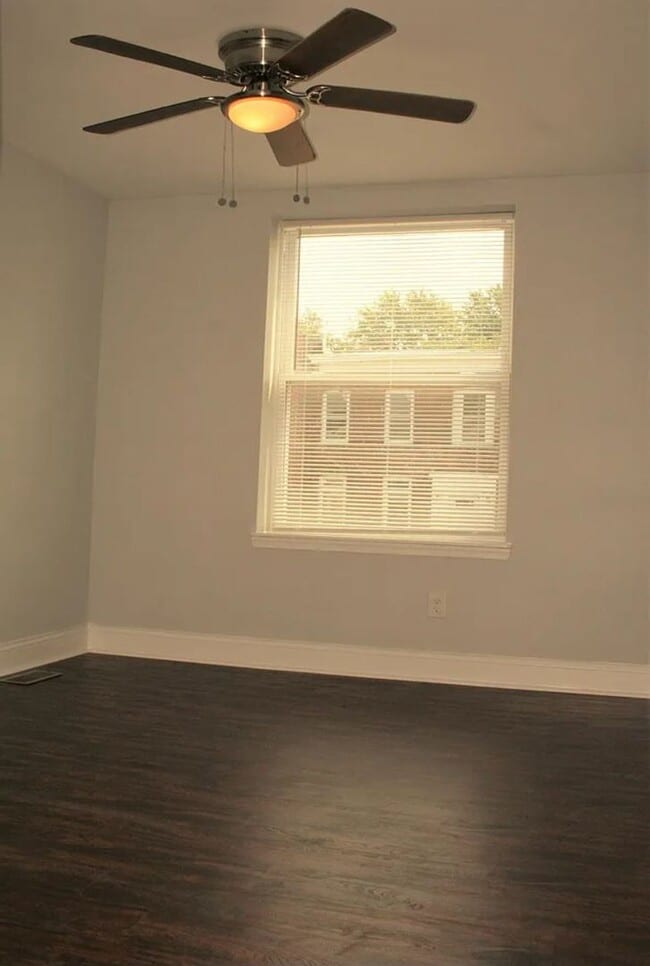 Building Photo - Spacious 4 Bedroom Home