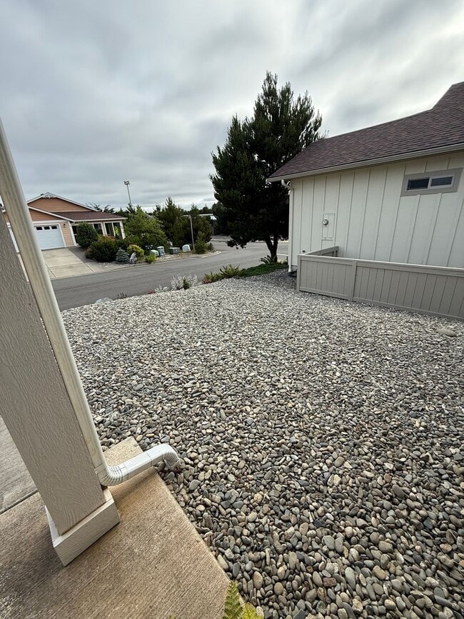 Building Photo - Stunning 3 bed/2 bath near Beaches & Dunes