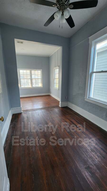 Foto del edificio - 826 E Duffy St