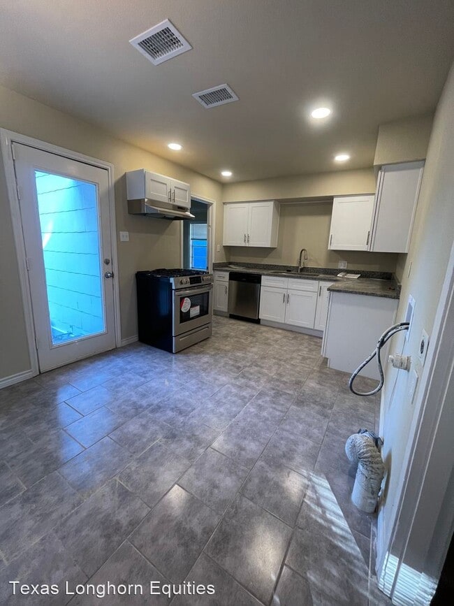 Building Photo - 3 br, 1 bath House - 5020 Langley