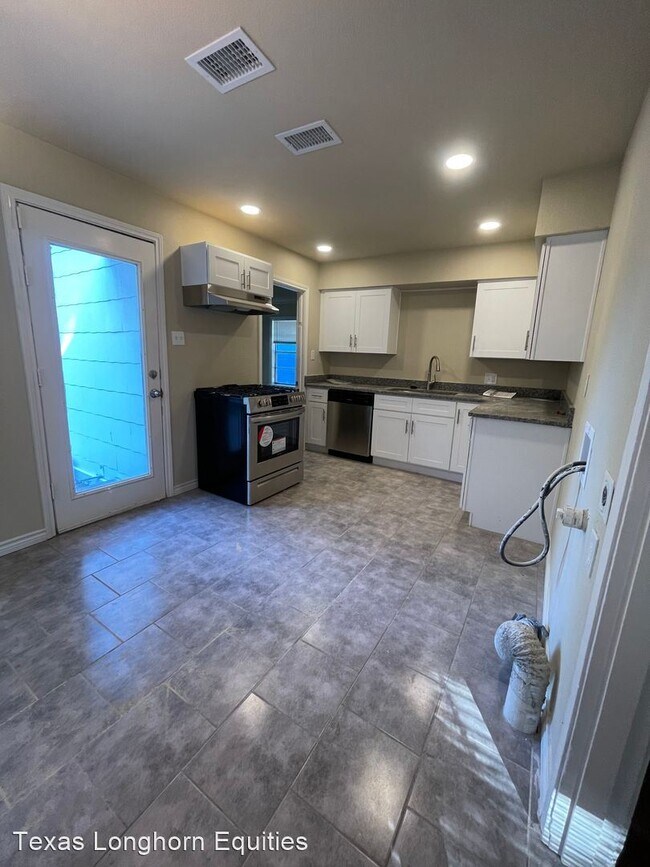 Foto del edificio - 3 br, 1 bath House - 5020 Langley