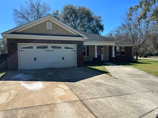Building Photo - 2011 Hickory Tree Ln