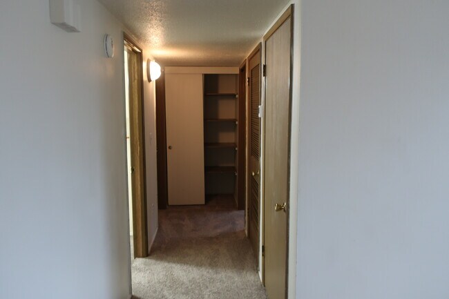 Foto del edificio - 1340 Clements Cir