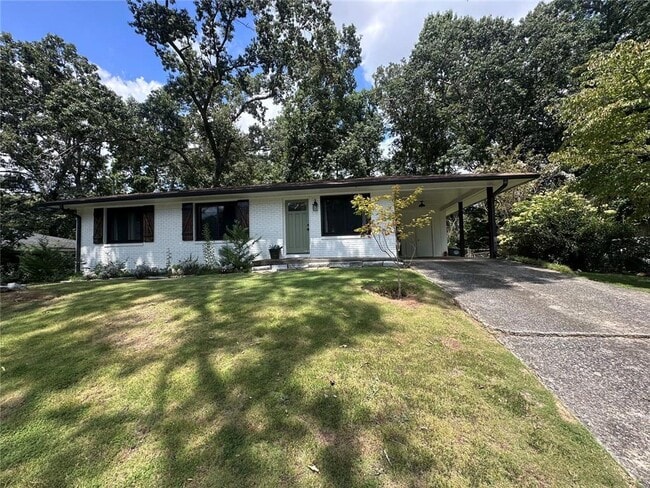 Foto del edificio - 2498 Lakewood Dr NW