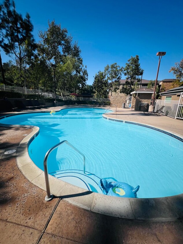 Foto principal - 2 bed 2 bath in Rancho Mission Trails