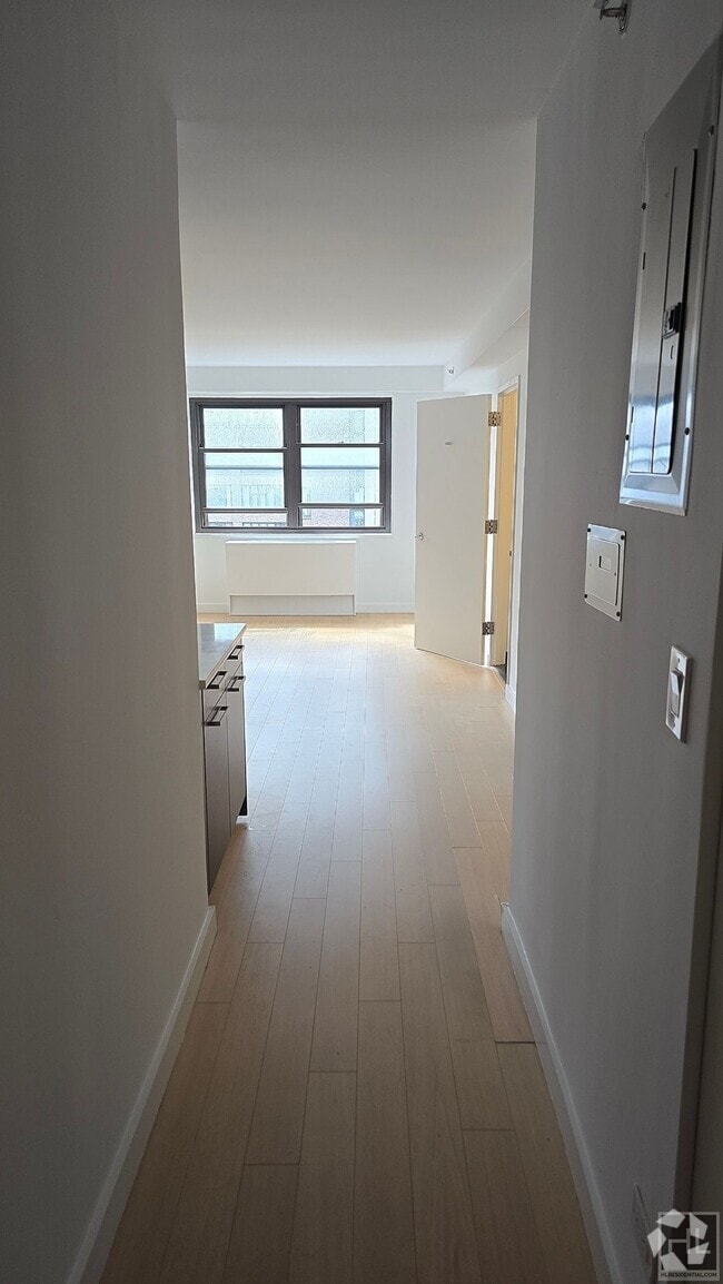 Building Photo - East 39th Street