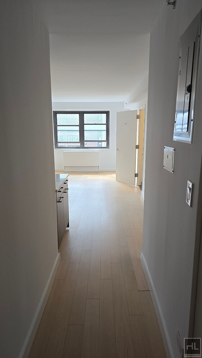 Building Photo - East 39th Street